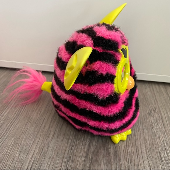 Hasbro FURBY Boom Interactive Toy Pink Black Stripes Yellow - Picture 6 of 11